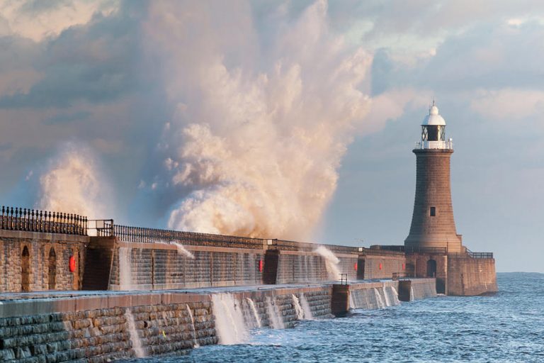 tynemouth-north-pier-and-lighthouse-storm-anita-nicholson